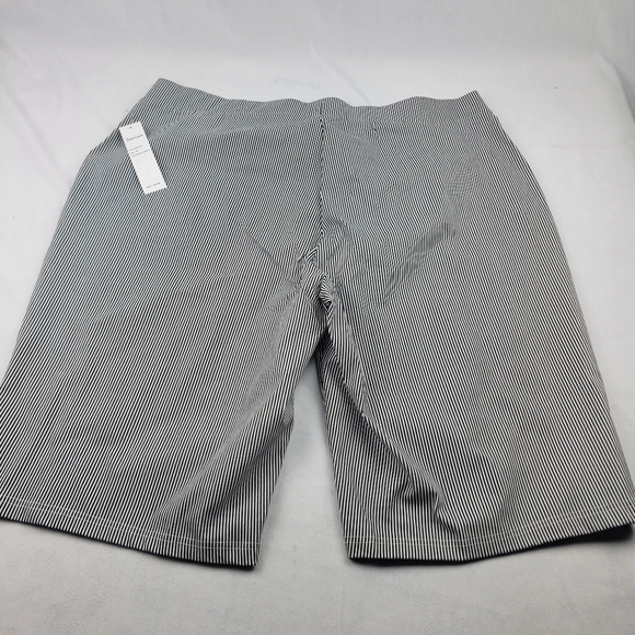 NWT Savion Jack Skellington Nightmare Before Xmas stripe strech Bermuda shorts - Picture 4 of 5